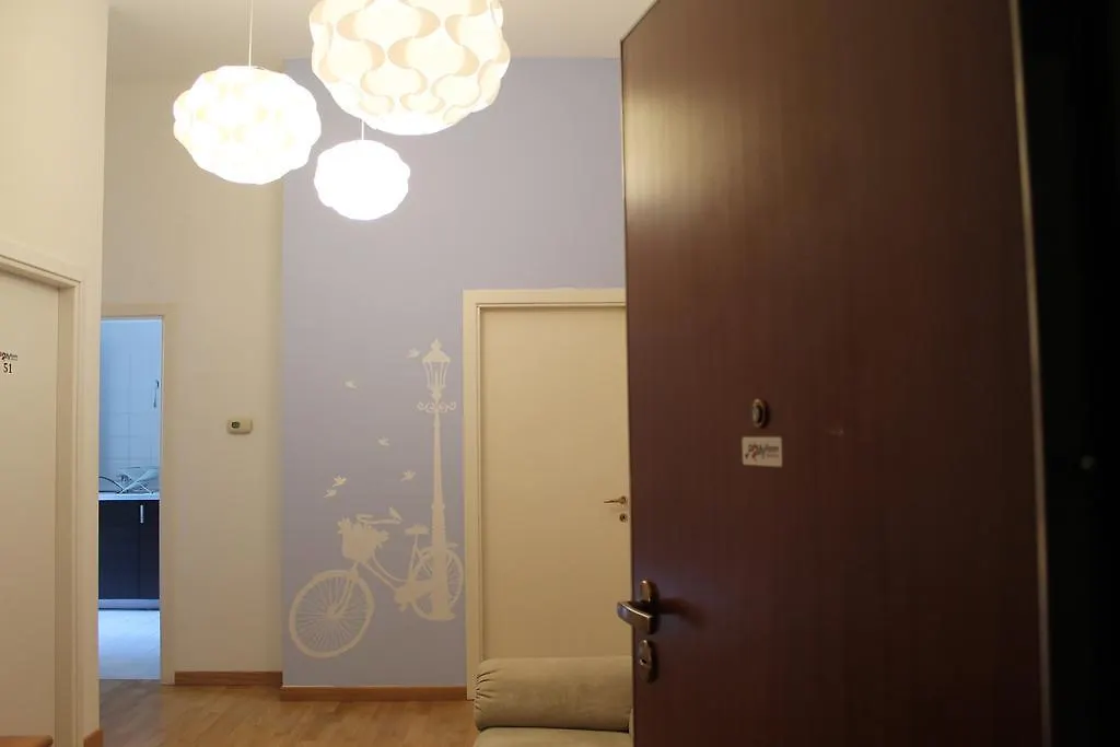 My Room Center Station Lecco Bed & Breakfast