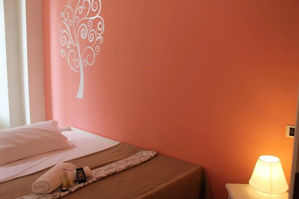 My Room Center Station Lecco Bed & Breakfast