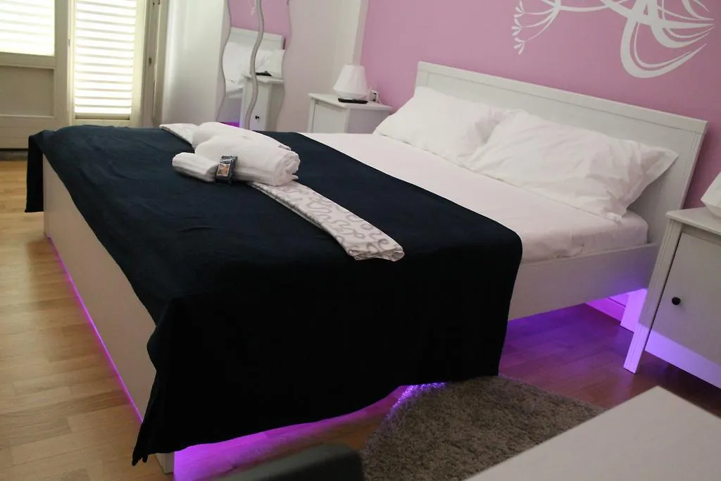 My Room Center Station Lecco Bed & Breakfast