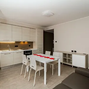  Semesterbostad Lake Como Apartments